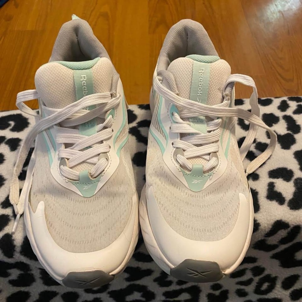 Reebok Womens Energen Lux Running Shoes White Seafoam GreenSize 8.5